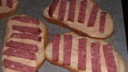 Рецепт бутербродов с колбасой жареные