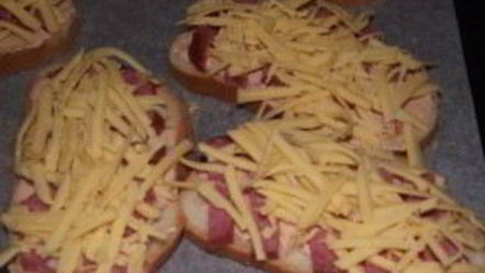 Рецепт бутербродов с колбасой жареные