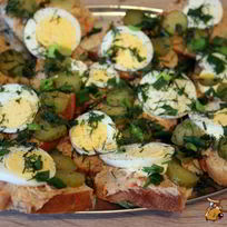 Бутерброды с консервированным лососем