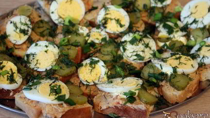 Рецепт Бутербродов с консервированным лососем