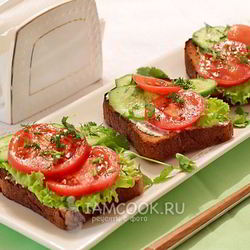 Рецепт Бутербродов с мягкой брынзой и овощами