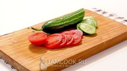 Рецепт бутербродов с мягкой брынзой и овощами