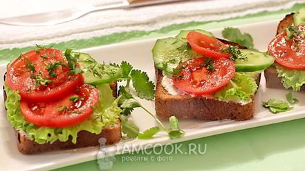 Рецепт бутербродов с мягкой брынзой и овощами