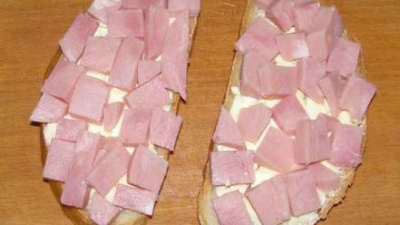 Рецепт бутербродов с помидорами, ветчиной и сыром