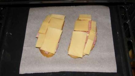 Рецепт бутербродов с помидорами, ветчиной и сыром