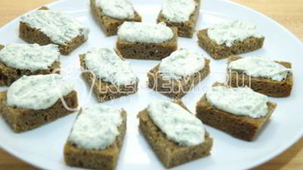 Рецепт бутербродов с селедкой