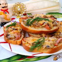 Бутерброды с шампиньонами и колбасой в духовке