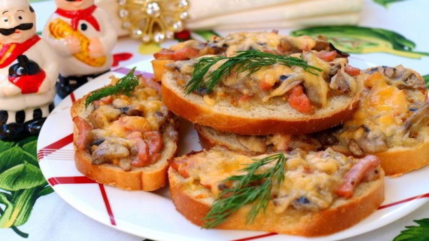 Рецепт бутербродов с шампиньонами и колбасой в духовке
