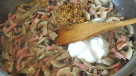 Рецепт бутербродов с шампиньонами и колбасой в духовке