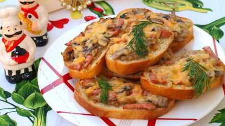 Рецепт бутербродов с шампиньонами и колбасой в духовке