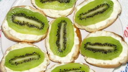 Рецепт Бутербродов с сыром и киви