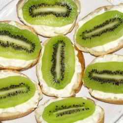 Рецепт Бутербродов с сыром и киви