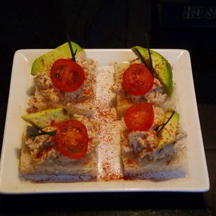 Рецепт Бутербродов с тунцом и авокадо