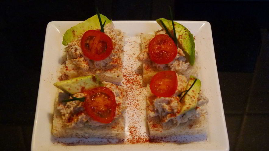 Рецепт бутербродов с тунцом и авокадо