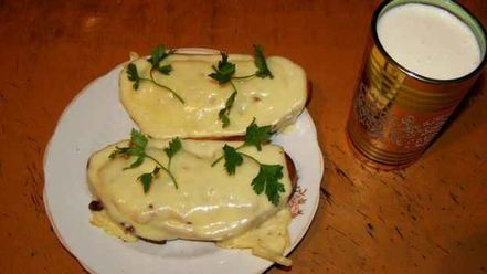 Рецепт бутербродов с яйцом, майонезом, чесноком и сыром