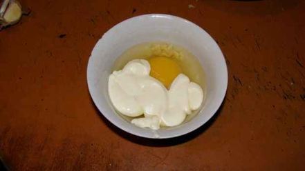 Рецепт бутербродов с яйцом, майонезом, чесноком и сыром