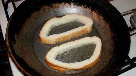 Рецепт бутербродов с яйцом, майонезом, чесноком и сыром