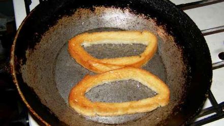 Рецепт бутербродов с яйцом, майонезом, чесноком и сыром