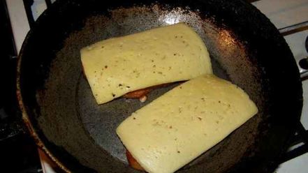 Рецепт бутербродов с яйцом, майонезом, чесноком и сыром