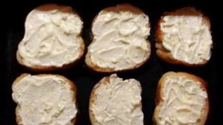 Рецепт бутербродов со шпротами в духовке