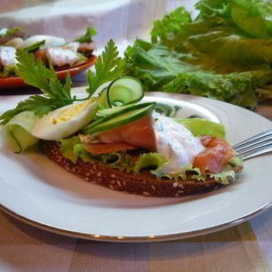 Рецепт Датского открытого бутерброда с лососем