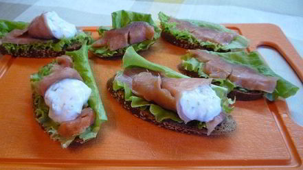 Рецепт датского открытого бутерброда с лососем