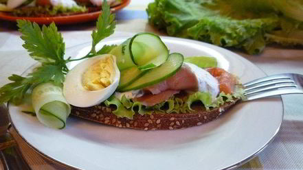 Рецепт датского открытого бутерброда с лососем