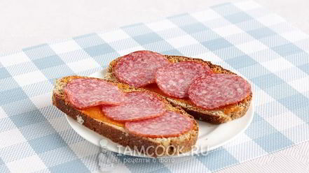 Рецепт горячих бутербродов с колбасой