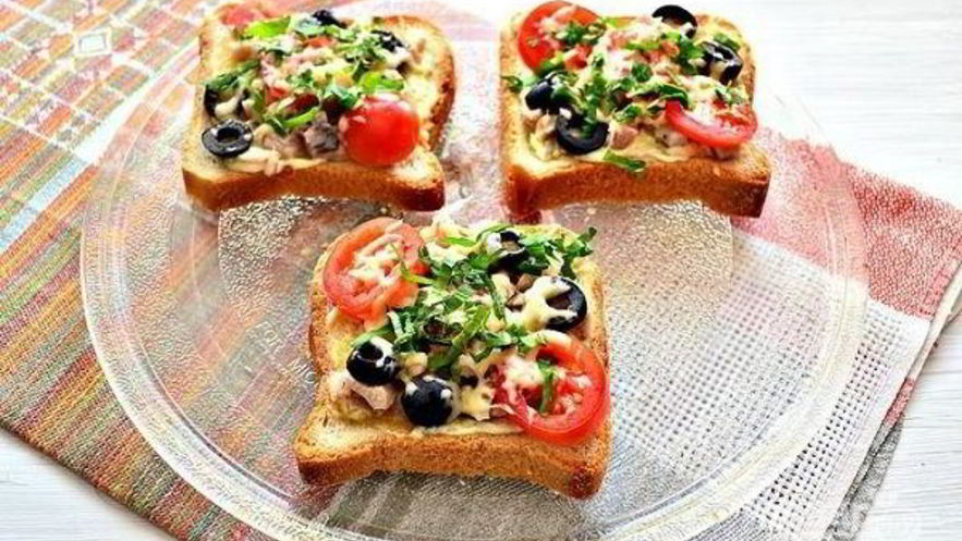 Рецепт горячих бутербродов с курицей и сыром