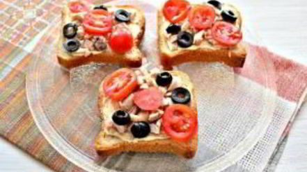 Рецепт горячих бутербродов с курицей и сыром