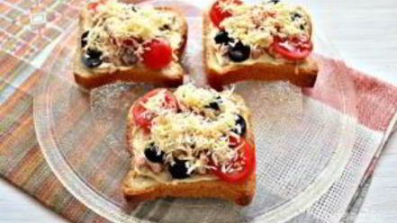 Рецепт горячих бутербродов с курицей и сыром