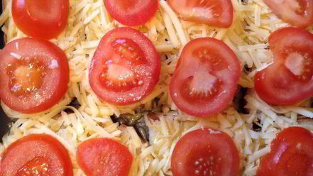 Рецепт горячих бутербродов с сыром, помидорами и чесноком