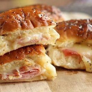 Рецепт Горячих бутербродов с ветчиной и сыром в фольге