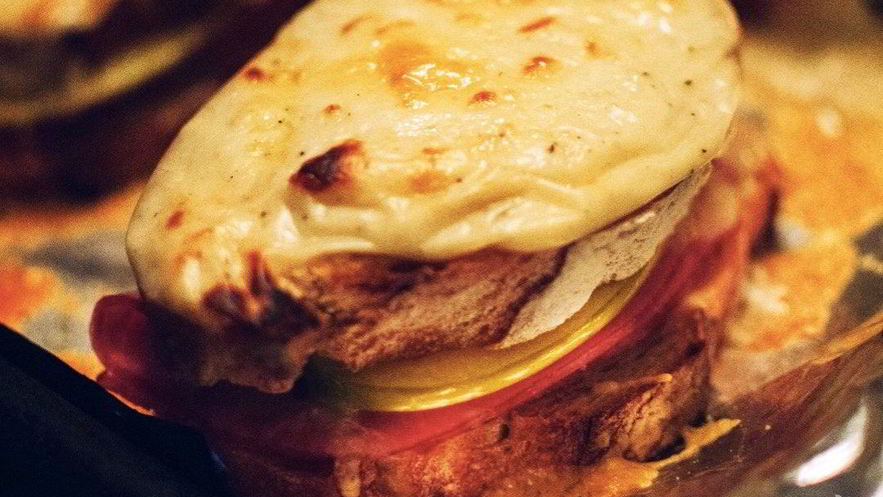 Рецепт горячих бутербродов с яблоком