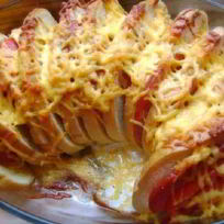 Горячие бутерброды веером с колбасой, помидорами и сыром