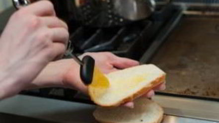 Рецепт горячего бутерброда на сковороде