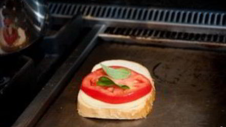 Рецепт горячего бутерброда на сковороде