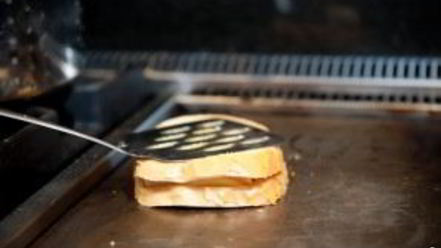 Рецепт горячего бутерброда на сковороде