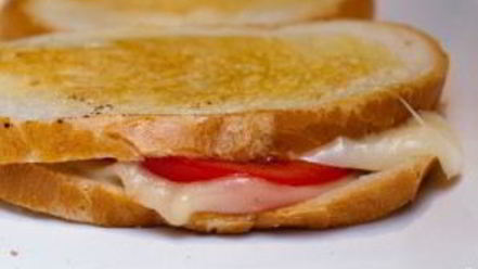 Рецепт горячего бутерброда на сковороде