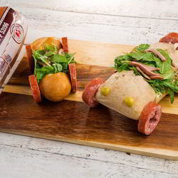 Рецепт Горячего бутерброда с колбасой и сметанным соусом