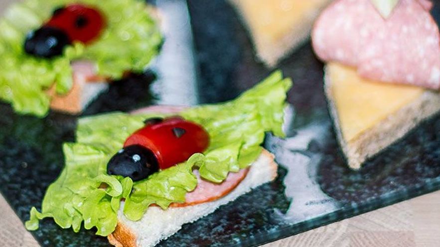 Рецепт необычных праздничных бутербродов для детей