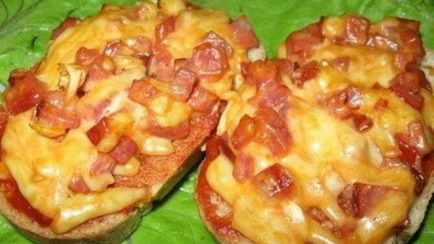 Рецепт простого горячего бутерброда с сыром