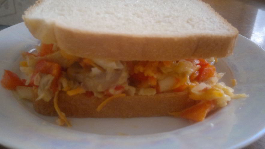 Рецепт вегетарианского бутерброда с овощами и грибами