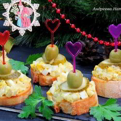 Рецепт Закусочных бутербродов с луком и яйцами