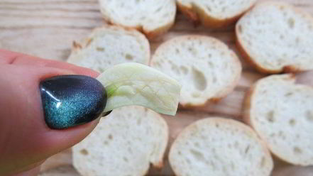 Рецепт закусочных бутербродов с луком и яйцами