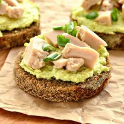 Рецепт Закусочных бутербродов с муссом из авокадо