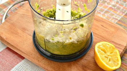 Рецепт закусочных бутербродов с муссом из авокадо