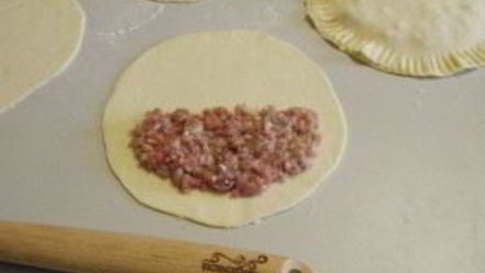 Рецепт чебуреков из слоеного бездрожжевого теста