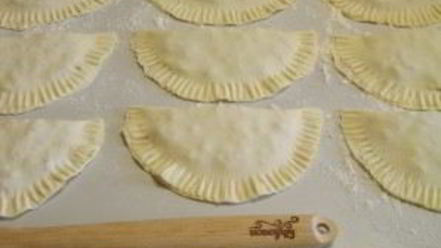 Рецепт чебуреков из слоеного бездрожжевого теста