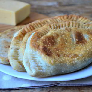 Рецепт Чебуреков с грибами и сыром